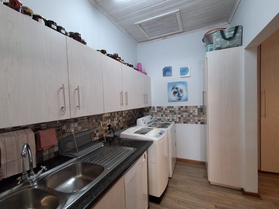 4 Bedroom Property for Sale in Stilbaai Wes Western Cape